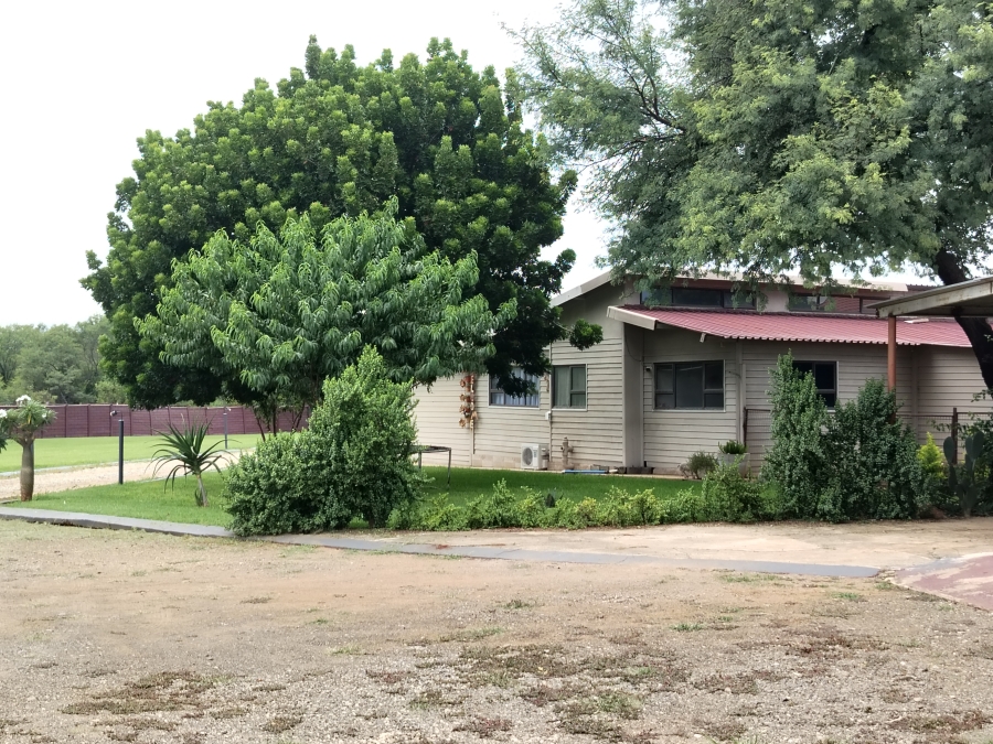 5 Bedroom Property for Sale in Mooinooi North West